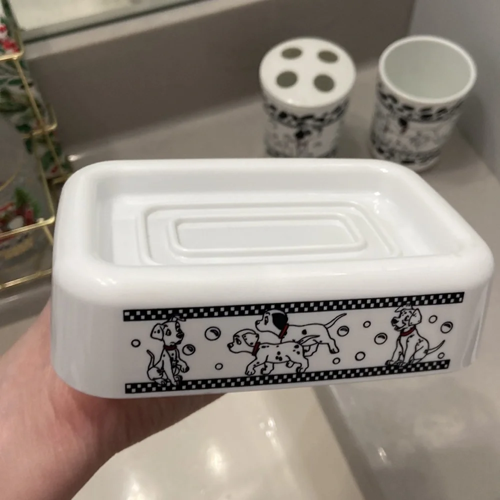 101 Dalmatians vintage 90s bathroom decor tissue, toothbrush holder, soap, & cup